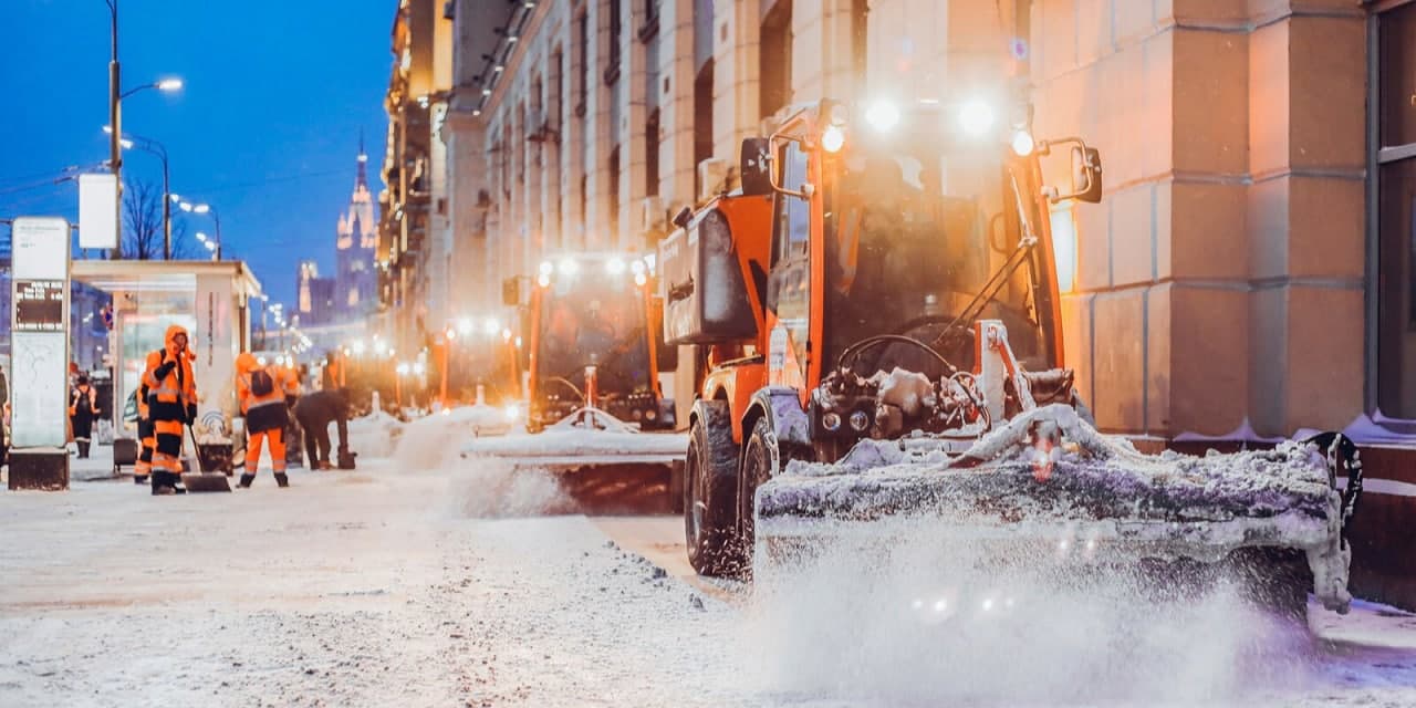 По ночам дворники убираются на Рычагова законно | 14.01.2021 | Москва -  БезФормата