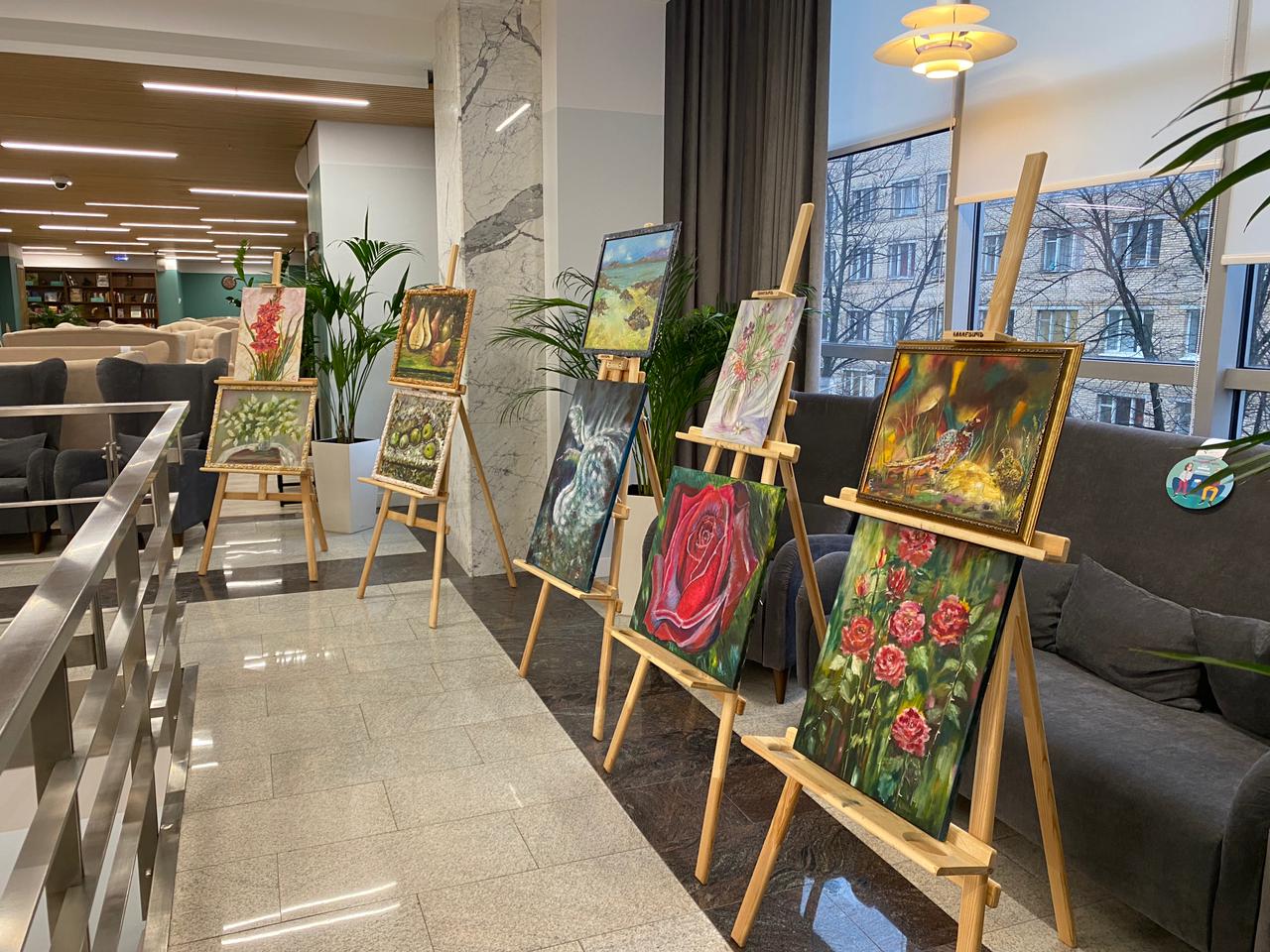 Работы художницы из Головинского представлены сразу на двух выставках