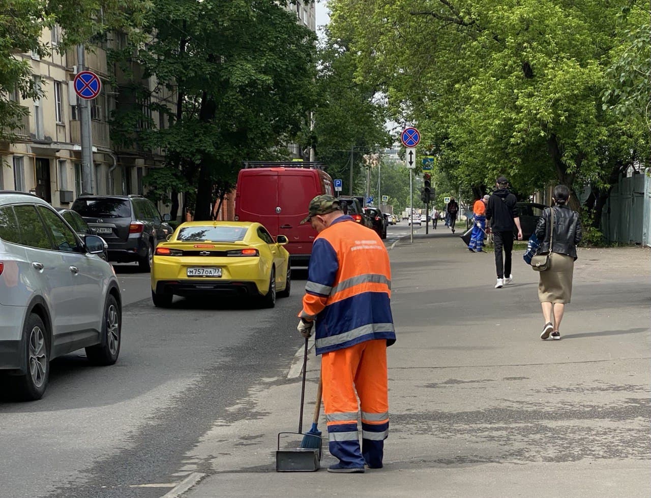 На Флотской дворы будут убираться тщательнее | 20.07.2021 | Москва -  БезФормата